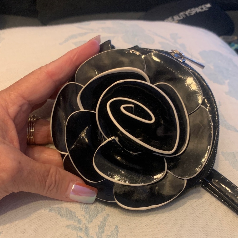 Black Floral Women's wristlet